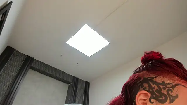 Show modela selene_red_ na web-kameri