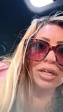 UrBRat: вебкам-шоу