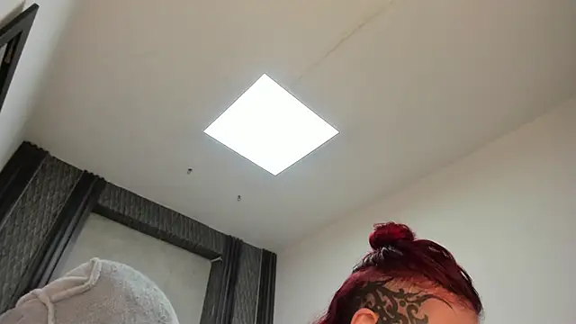 XXX chat uživo modela selene_red_