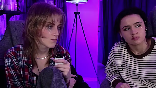 KiraMontoya élő XXX-chatje