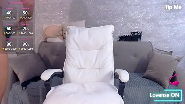 LillySquirtShot 即時 XXX 聊天