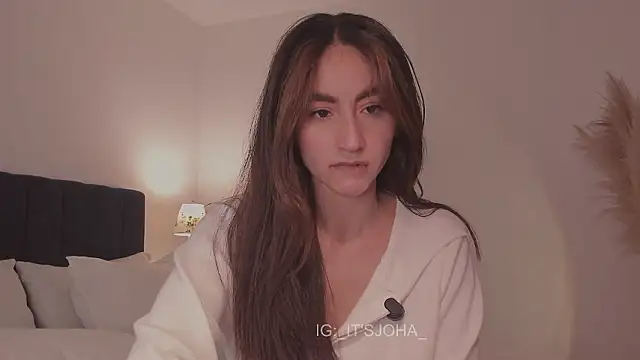 Lovinggirl_ Adlı Modelin Canlı XXX Sohbeti