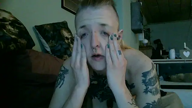 Astrid-Gilbertn Webbikameraesitys