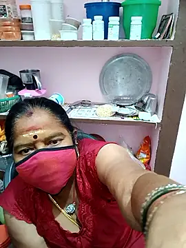 savithasree: διαδικτυακό σόου στην κάμερα