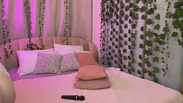 Онлайн чат XXX Love_is_Lola