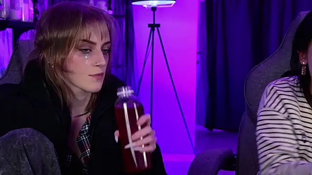 Živý XXX chat KiraMontoya