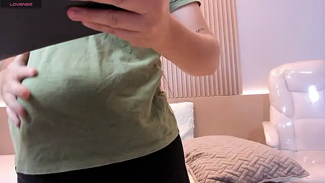 Katha03_ Live XXX-Chat