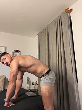 Ezzio_ScolaroのライブXXXチャット