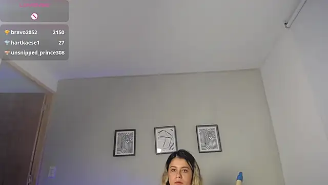 Онлайн чат XXX Sweet_Bella_Valery