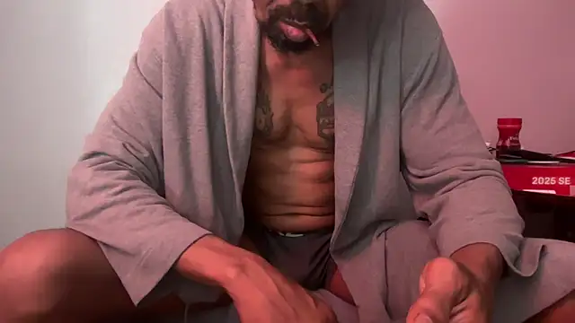 KcChiefBBC69: διαδικτυακό σόου στην κάμερα