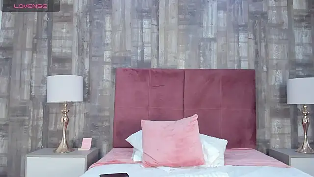 alanna_flowers Adlı Modelin Canlı XXX Sohbeti