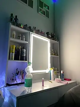 Just-Lilly 即時 XXX 聊天