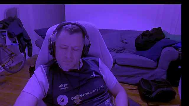 NeonDancer's Webcam Show