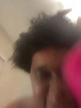 bigmama_deshayyy: διαδικτυακό σόου στην κάμερα