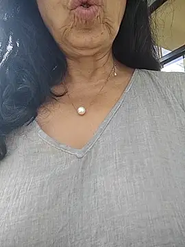 แชท XXX สดของ NakedMILFx