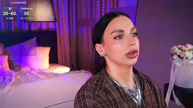 LunaNight: вебкам-шоу