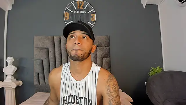 Chat +18 de Robin_Rief ao vivo