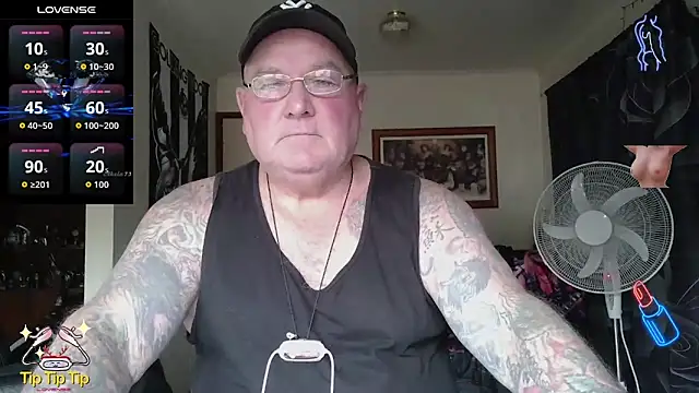 KINKYBLUEYES69 Webcam Show