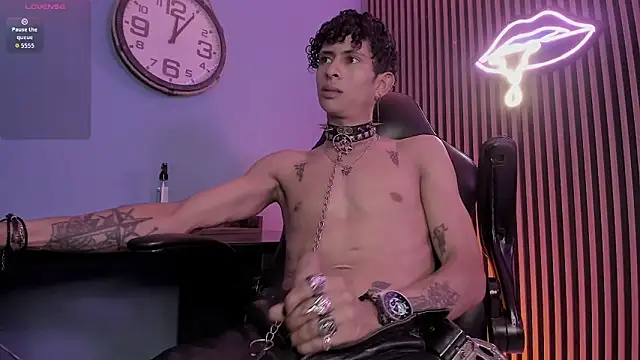 Show modela Maximoking26 na web-kameri