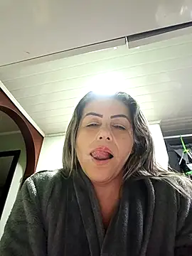 maynor_1998's Live XXX Chat