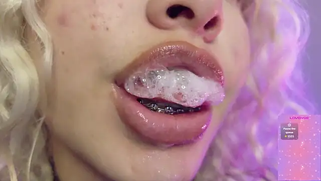 Haelycute élő XXX-chatje