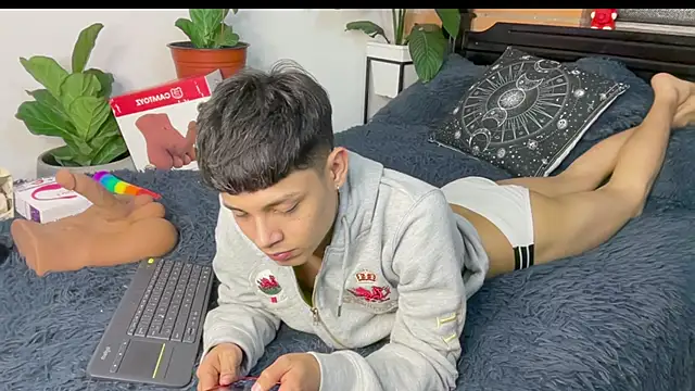 Andy_Belier23のライブXXXチャット