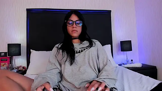 MiaLiberty Adlı Modelin Canlı XXX Sohbeti