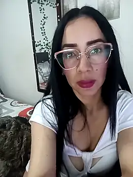 Chatroom XXX en direct de YaraDuartee