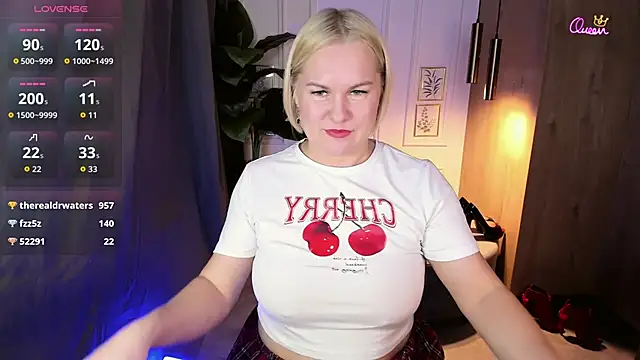 YolandaKiss' Live XXX Chat