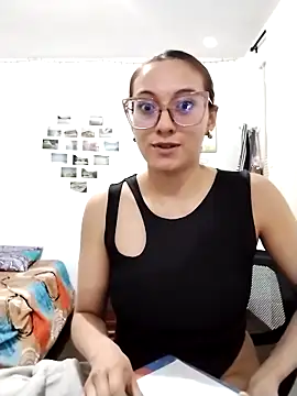 bellastorme04 লাইভ XXX চ্যাট