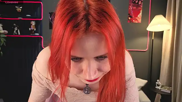 _Ava_Sky_: διαδικτυακό σόου στην κάμερα