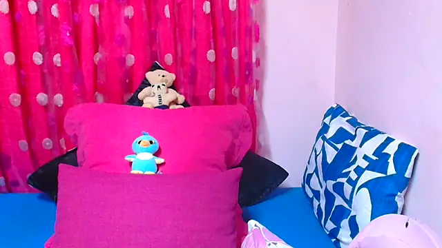 SLUTTYROXY's Live XXX Chat