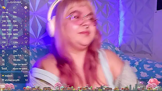 Satyn_doll élő XXX-chatje