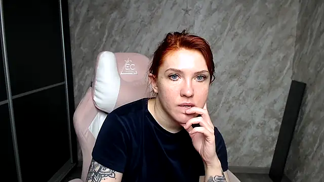 Reginasmilee élő XXX-chatje