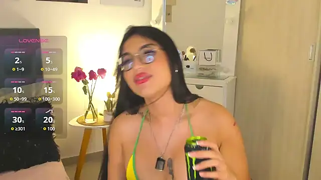 hollyprincess_2 Show in webcam