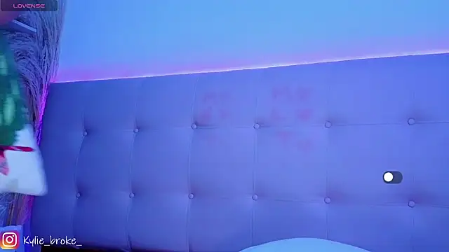 Kylie_brokeeのウェブカメラショー