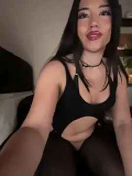 Amanita_Bloom Show in webcam