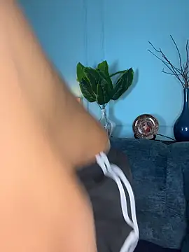 Leo_Savage_ Show in webcam