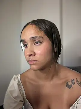 Isabella-TeenのライブXXXチャット