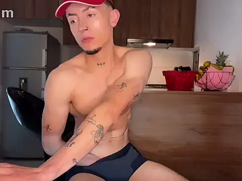 strongManLatino's Live XXX Chat