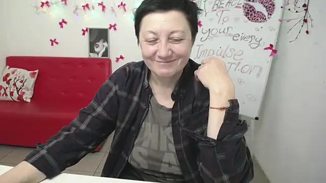 EmilyL0ve Adlı Modelin Canlı XXX Sohbeti