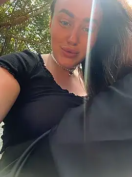 KiraSunshine Adlı Modelin Canlı XXX Sohbeti