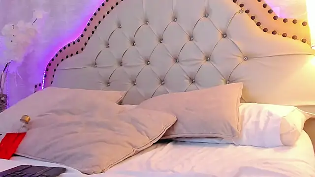 EllaEvanzz: онлайн-секс-чат