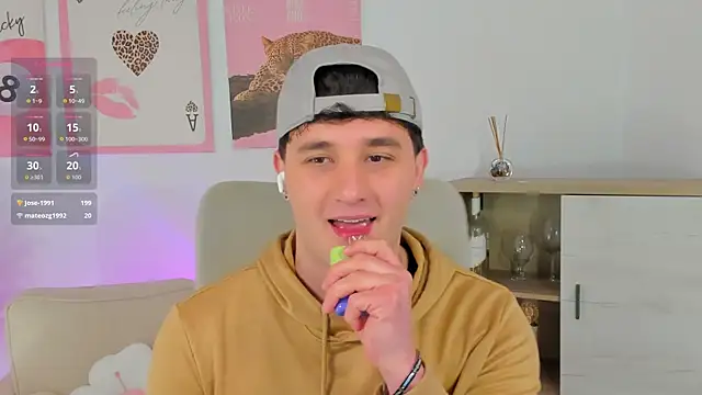 Massimo_Fiore Adlı Modelin Canlı XXX Sohbeti