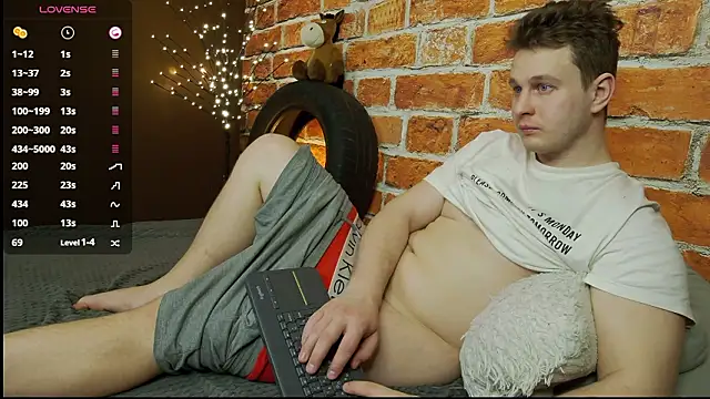 แชท XXX สดของ charlie_smiley