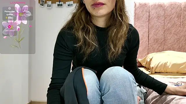 Emmy_petit's Live XXX Chat