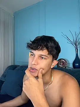 XXX chat uživo modela Leo_Savage_
