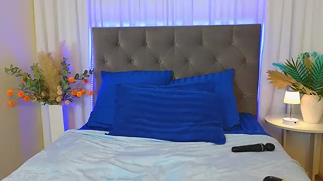 Ariana_Petite Chat XXX in diretta