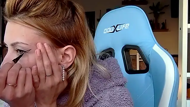 karo123421's Live XXX Chat