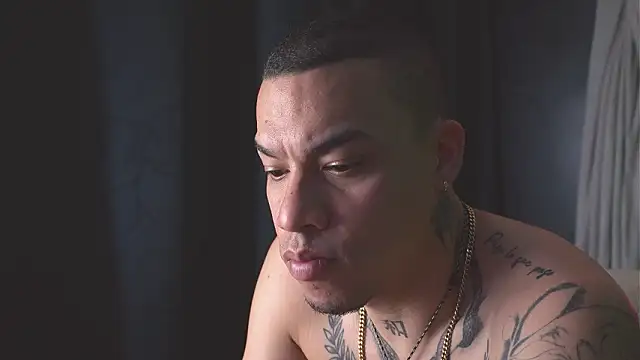 AlphaMasterXxx 在線直播表演